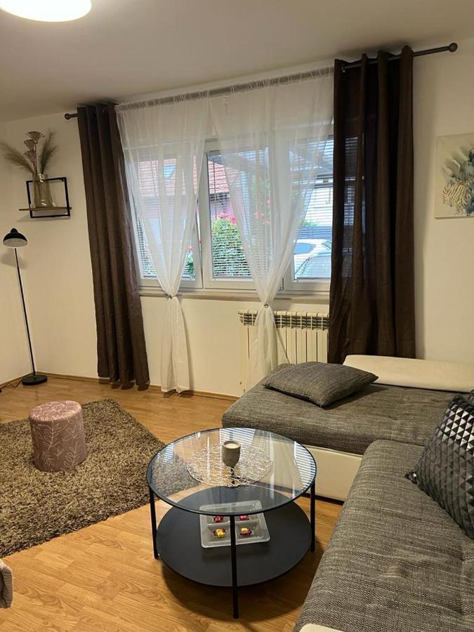 Apartment Lara *