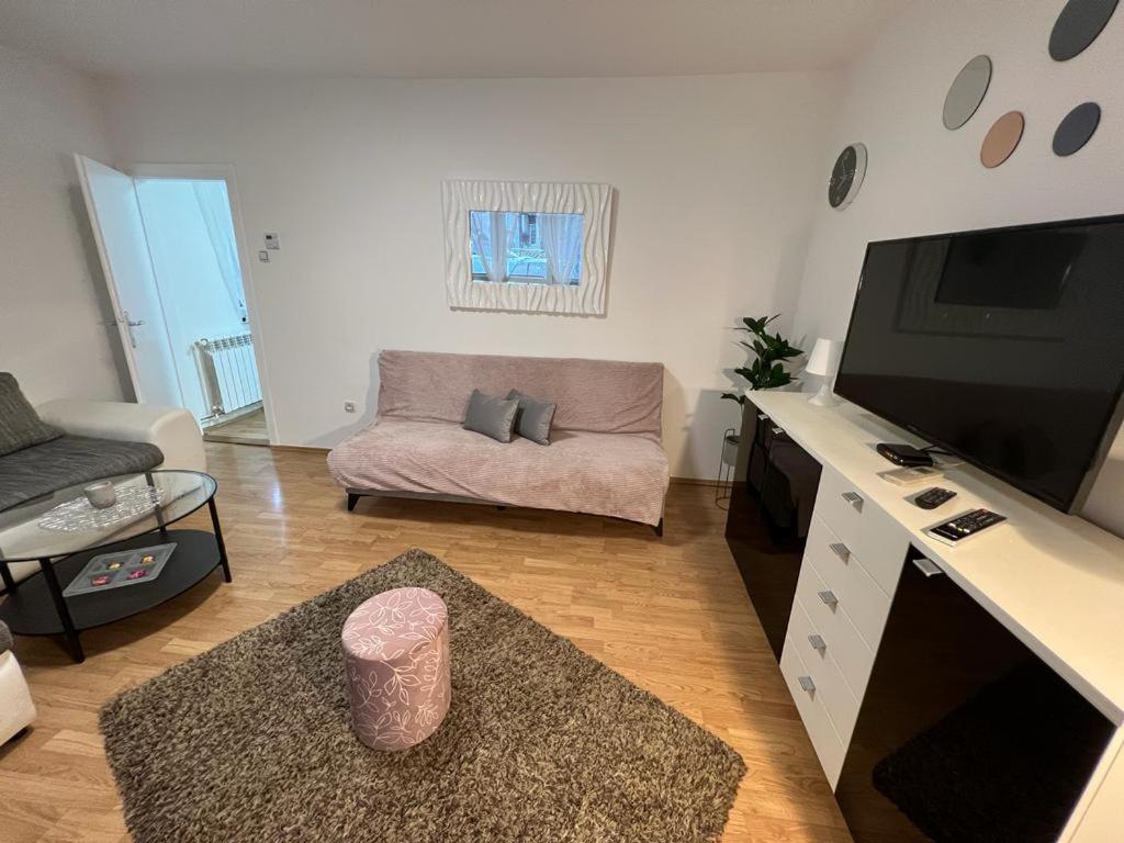 Apartment Lara *